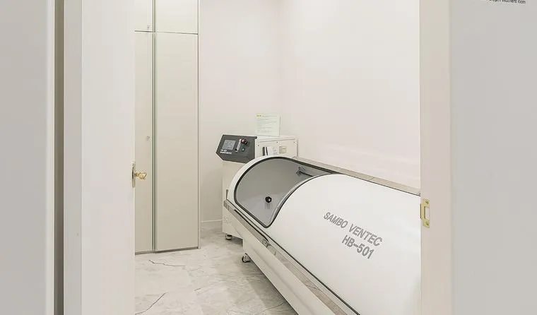 Hyperbaric oxygen therapy room