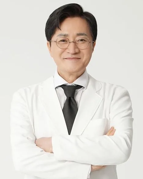 Dr. Jung Su Lee, Chief Director
